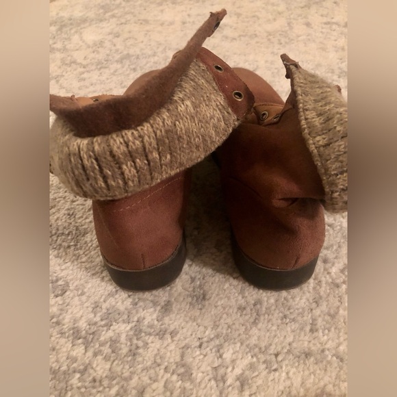 Arizona Jean Co. Suede Camel Ankle Boots with Knit - Picture 3 of 5